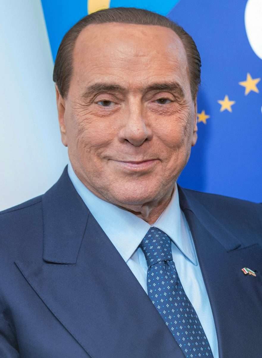 Fakenews: Berlusconi non è morto ma è vivo e lotta insieme a noi. Forza italia invece…