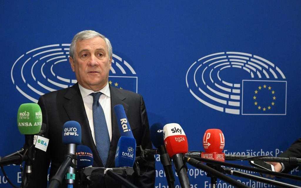 Migranti: Tajani espone il dossier al Consiglio Affari Esteri Ue, Mattarella ha sentito Macron