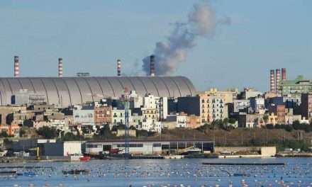 Ex Ilva, ArcelorMittal al governo: “Siamo disponibili a cedere le quote a Invitalia e restare in minoranza”