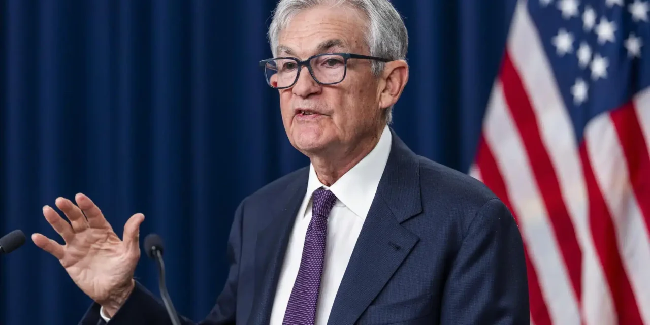 Fed lascia i tassi invariati: Fomc diviso e Powell avverte sull’indipendenza